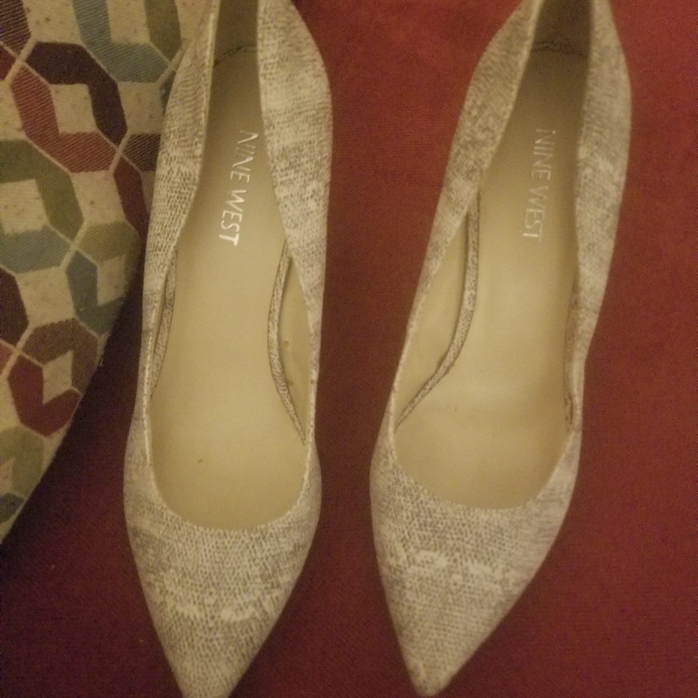 Nine West - Picture 2 of 6